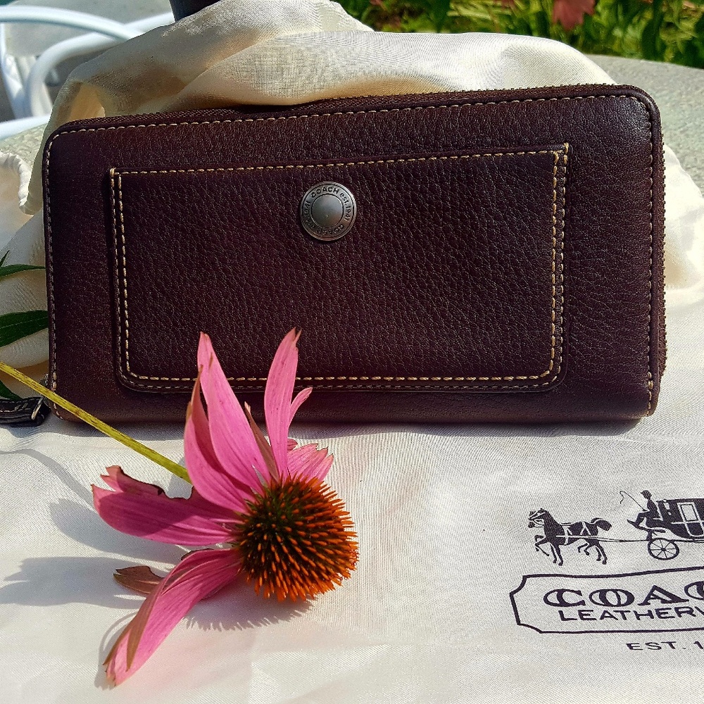 Authentic COACH Like NEW Brown Leather Wallet