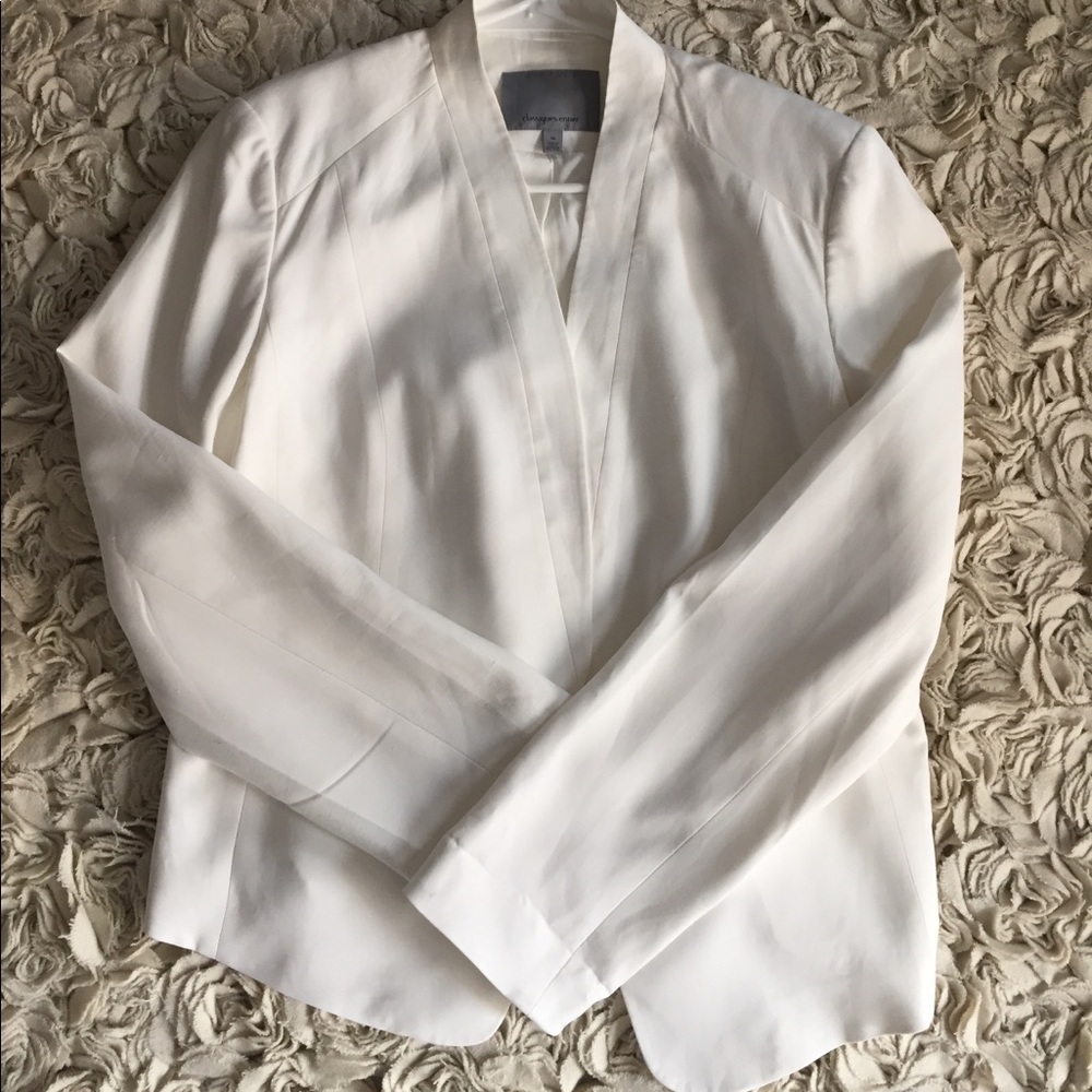 📍SALE! White Blazer.