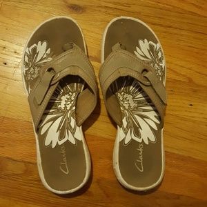 Used Clarks sandals