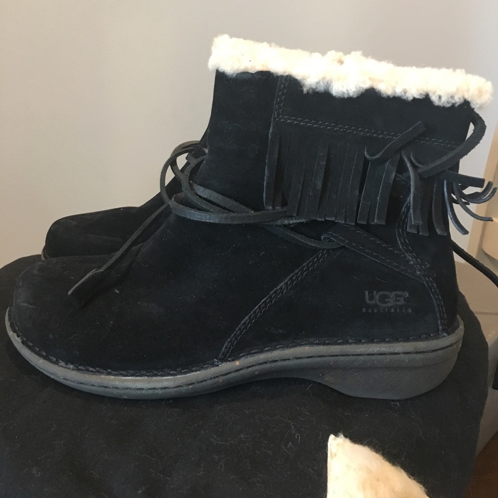 Ugg size 9 suede ankle moccasin booties
