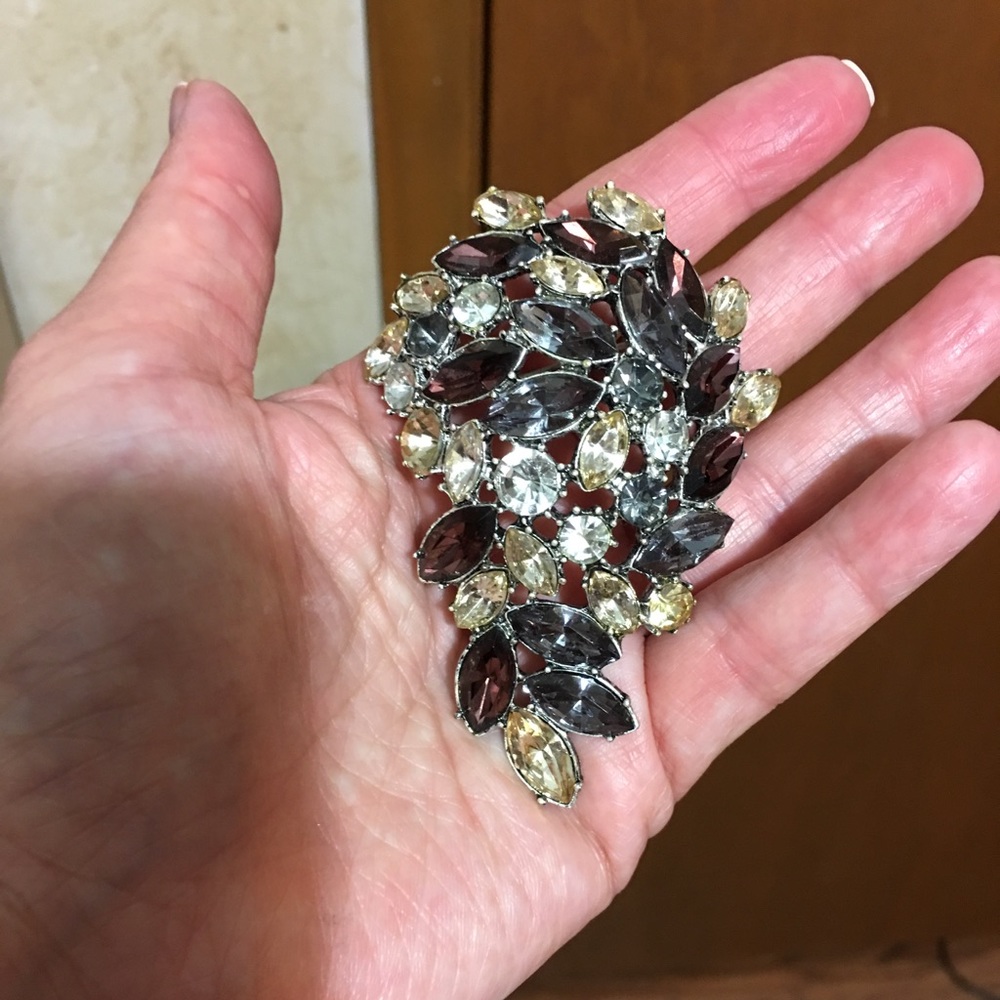 Crystal brooch large. Like new condition. QVC