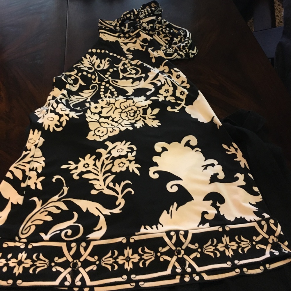 Black/white market stylish tank