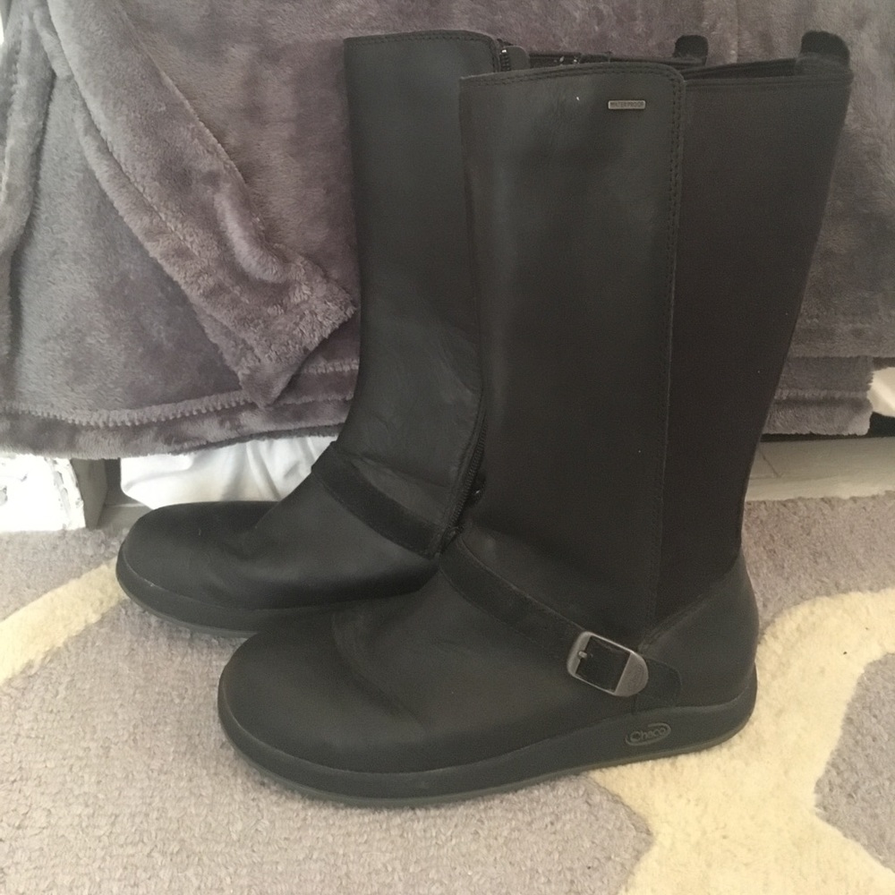 Black outdoor boots by Chaco