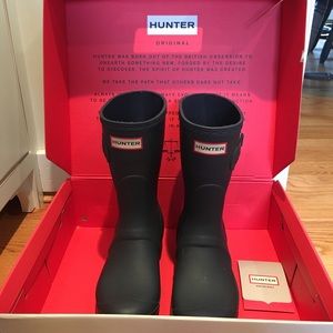 Women's short navy blue Hunter boots
