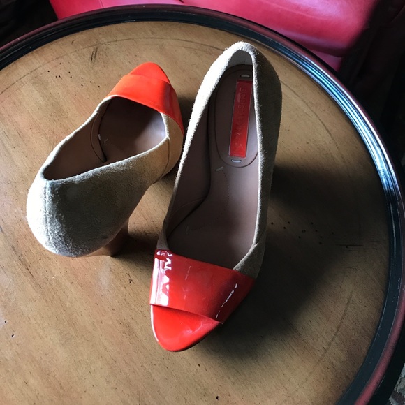 Bcbgmaxazria shoe gently used... - Picture 2 of 3