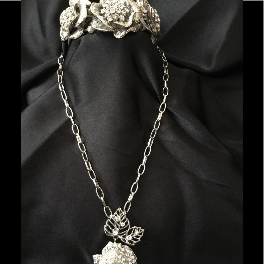 Silver Rose Rhinestone necklace & Bracelet - Picture 2 of 5