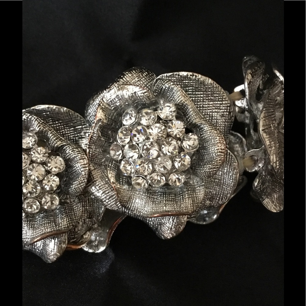 Silver Rose Rhinestone necklace & Bracelet - Picture 4 of 5