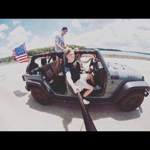 Meet your Posher, Jeron