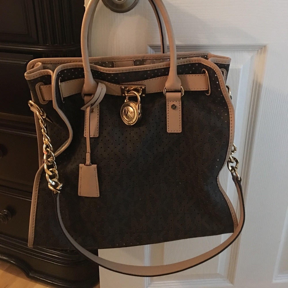 Beautiful MKpurse, good size and minimal use.