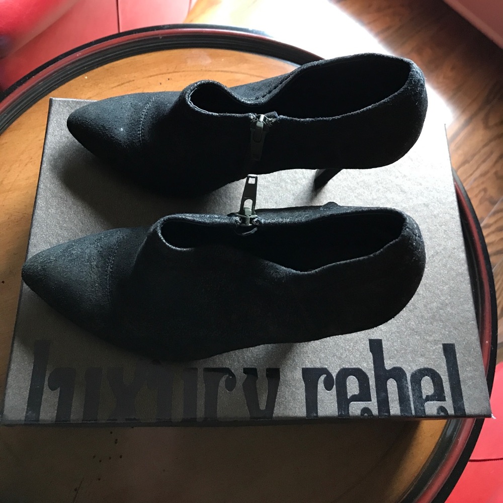 Luxury rebel black/bronze suede ankle boot