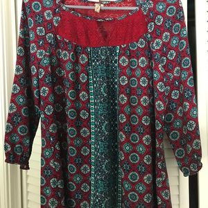 Multi-colored blouse with lace!