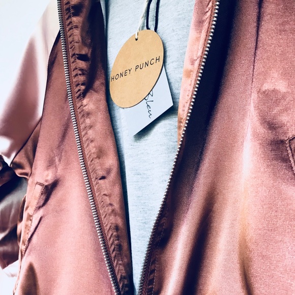 ❤️LAST ONE SMALL❤️ SATIN ROSE CROPT BOMBER - Picture 3 of 7