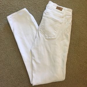Paige "Skyline Ankle Peg" white denim