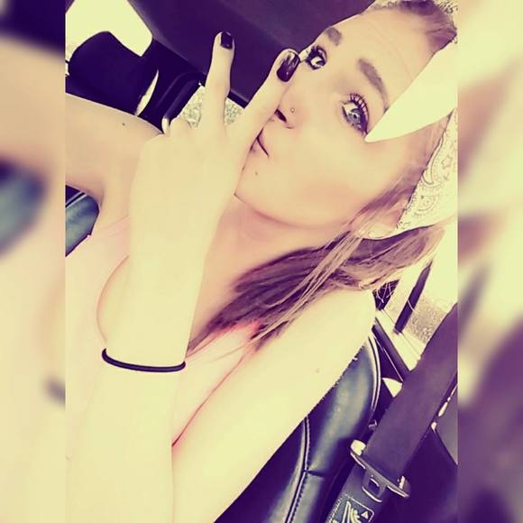 Meet your Posher, Kayla - Picture 1 of 1