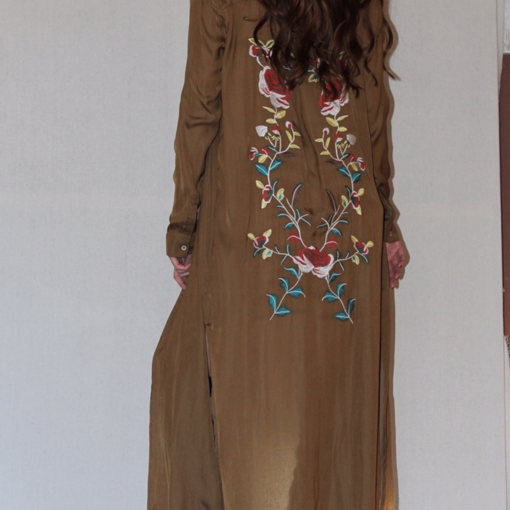 ❤️LAST ONE❤️ OLIVE EMBROIDERED DUSTER - Picture 2 of 7