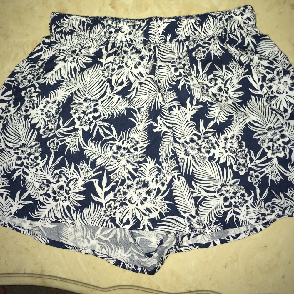 H&M navy and white shorts