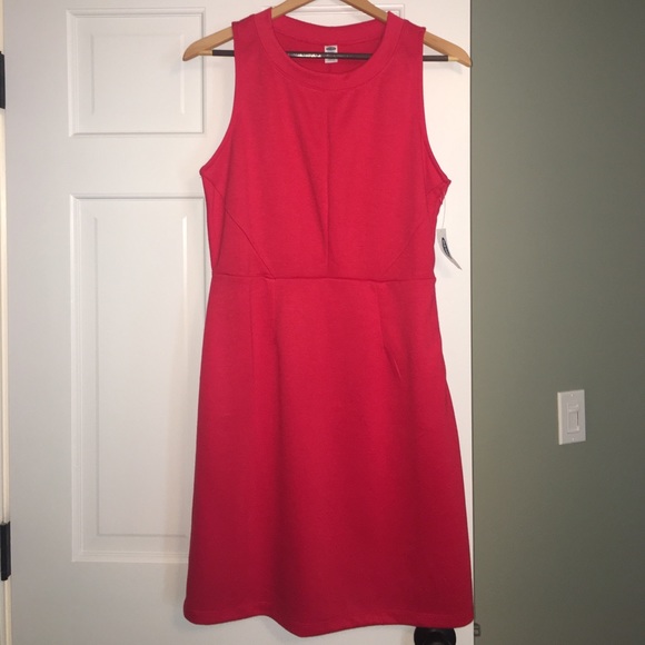 NWT 🌹 Red Dress- Size M - Picture 1 of 2
