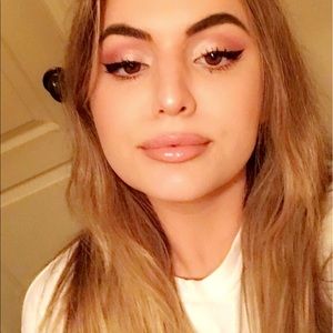Meet your Posher, Daniella