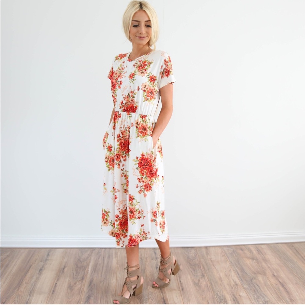 Shop Stevie: Scarlett Floral Pocket Dress