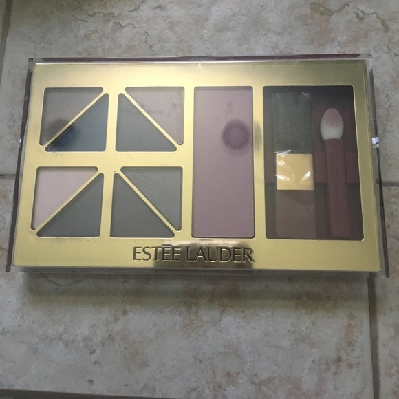 Estée Lauder eye shadow and blush set - Picture 2 of 4