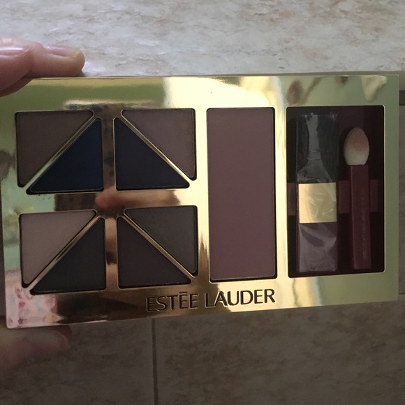 Estée Lauder eye shadow and blush set - Picture 3 of 4