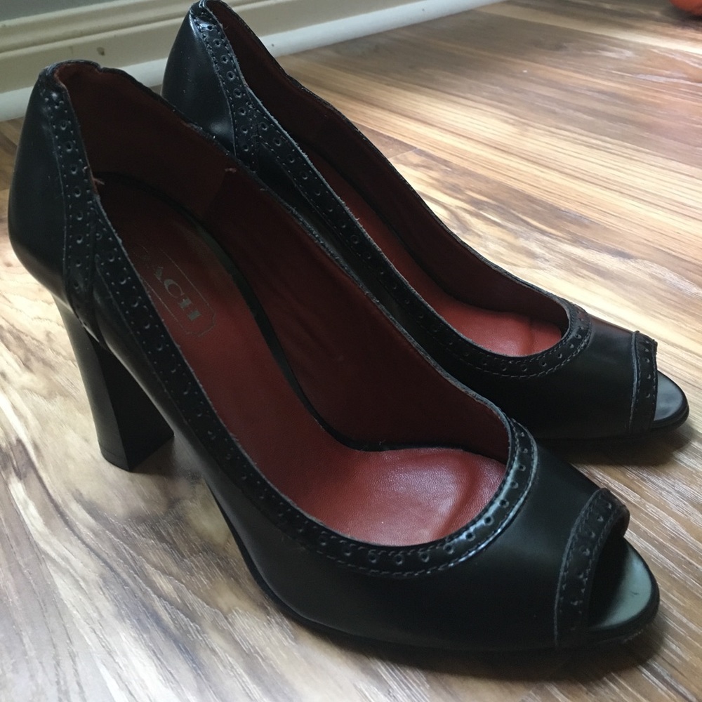 Coach Pumps