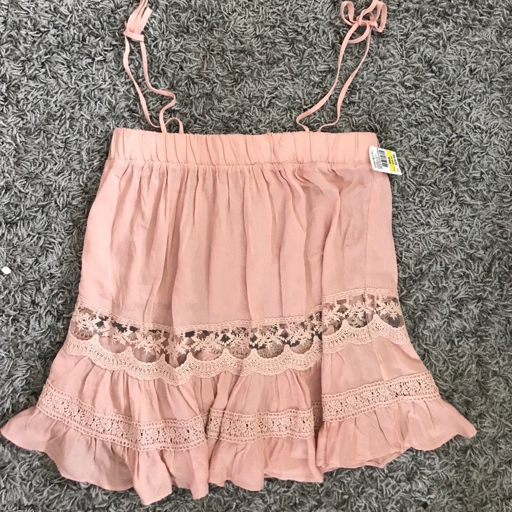 Beautiful dainty blush top- tied sleeves