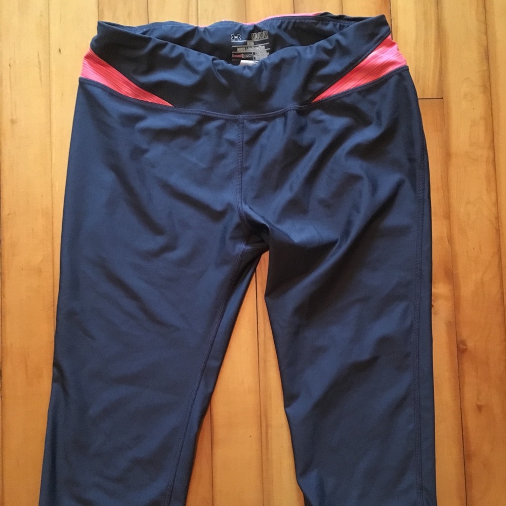 Under Armour fitted capris