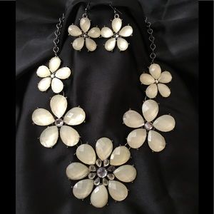 Opal Color Flower Necklace w/Rhinestone & earrings