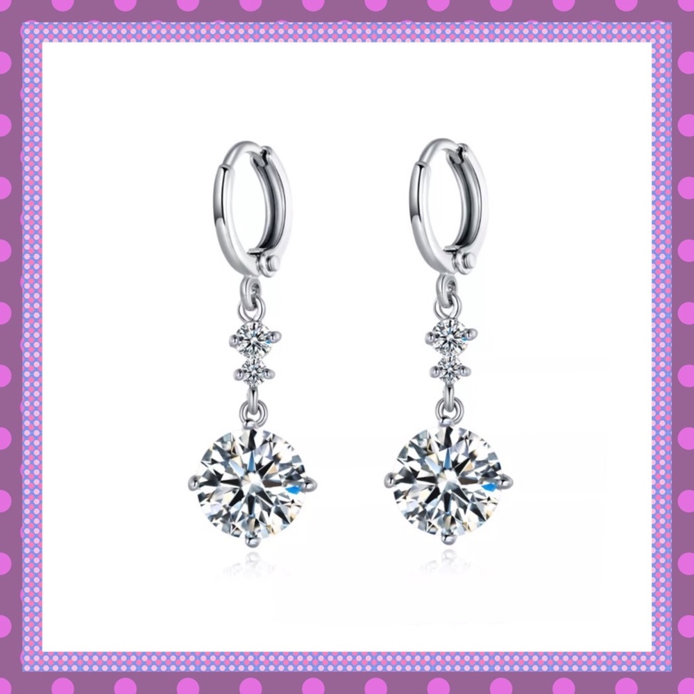 💞White Gold Clear Sapphire Huggable Earrings💞