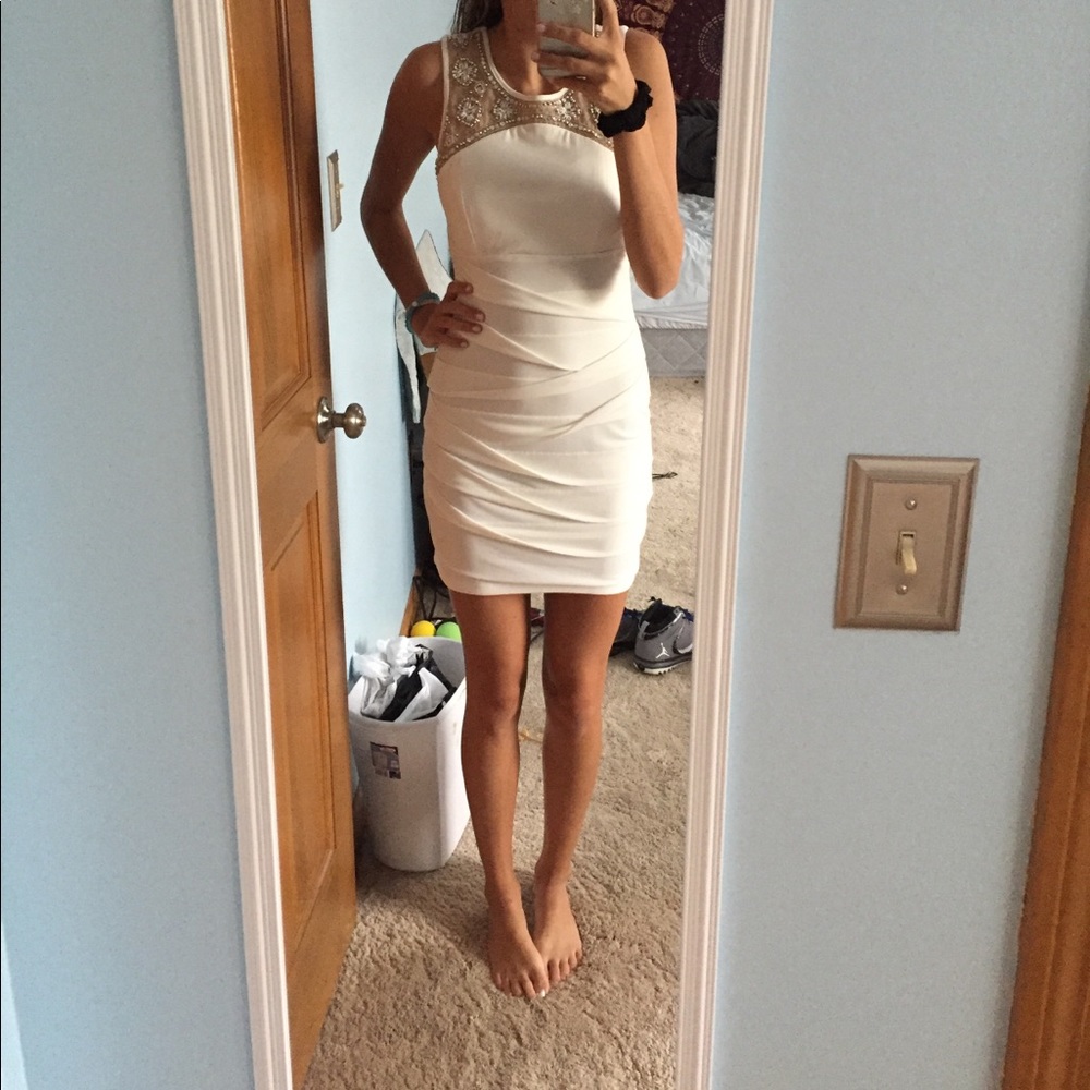 White bodycon dress