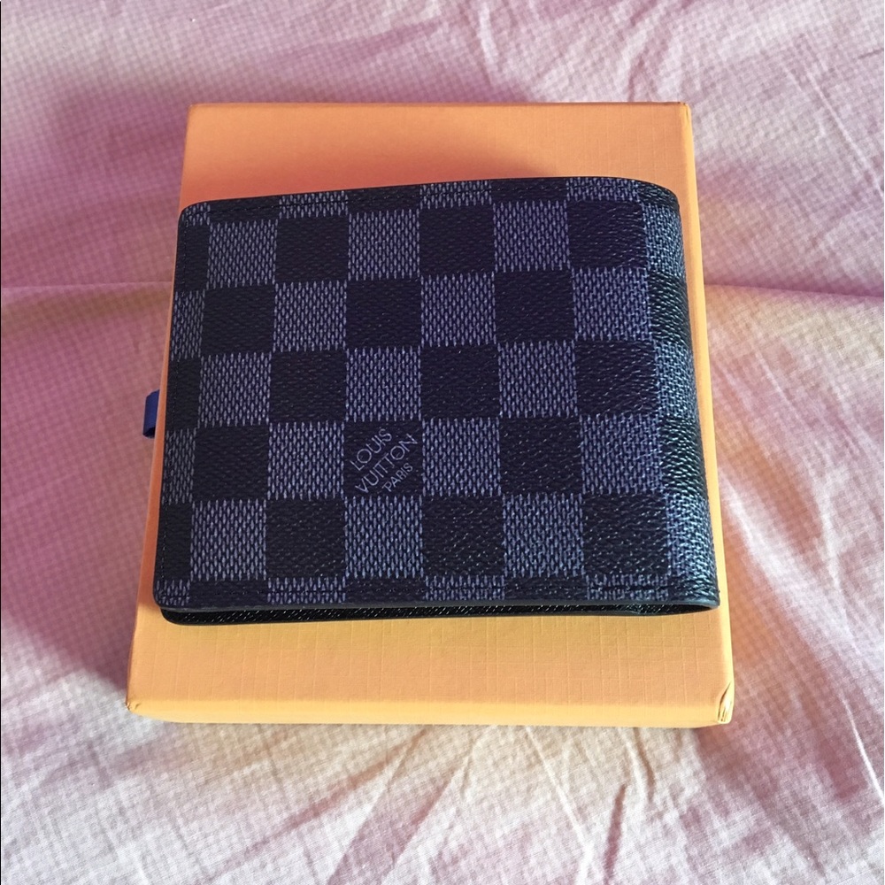Louis Vuitton Wallet (black/grey) clean