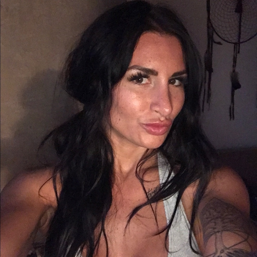 Meet your Posher, Crystal