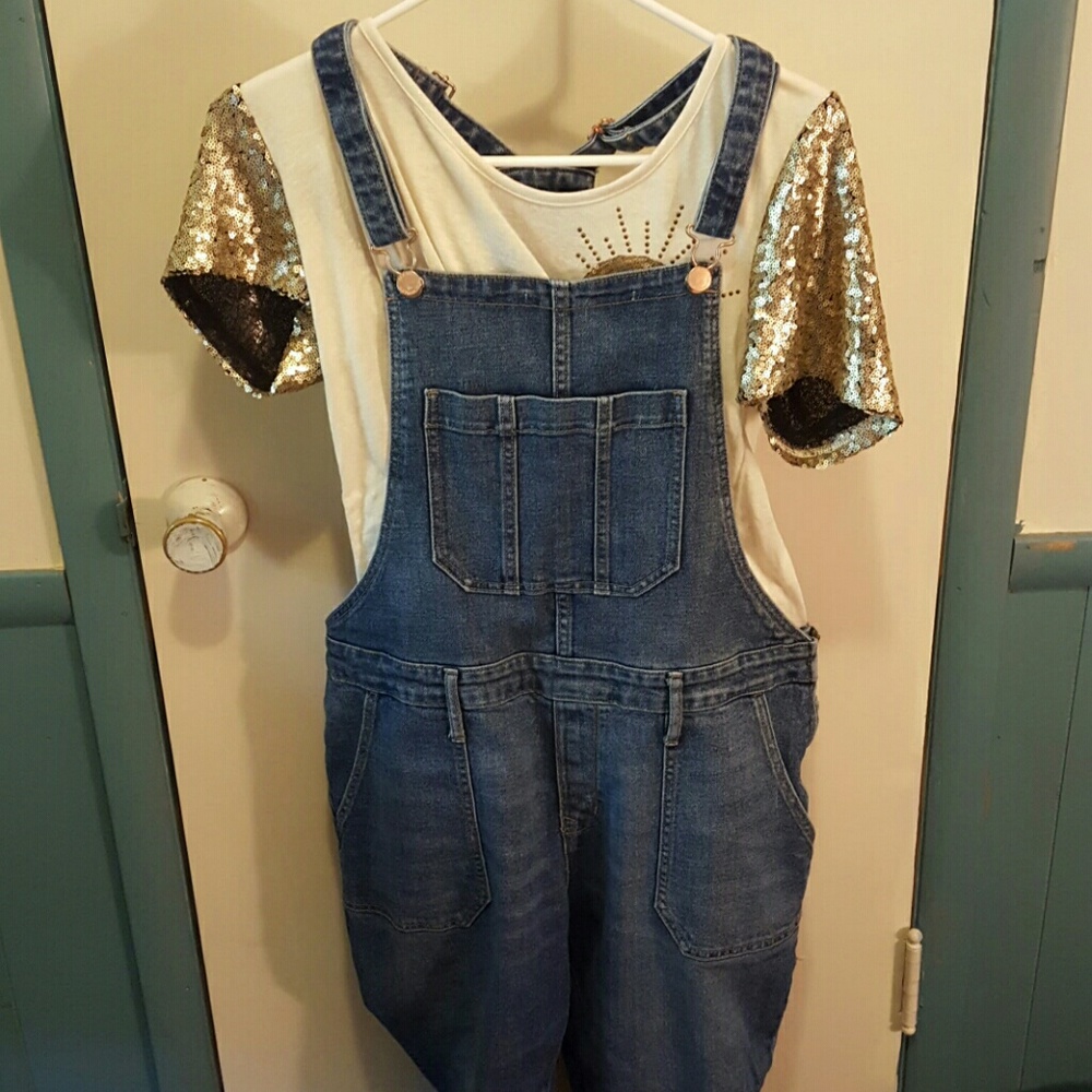 Old Navy skinny jean overalls.