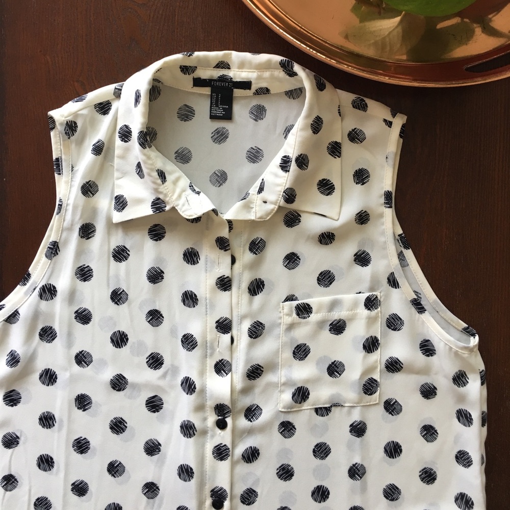 Polkadot sleeveless blouse