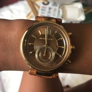 SOMEONE PLZ BUY THIS DAMN WATCH lmao