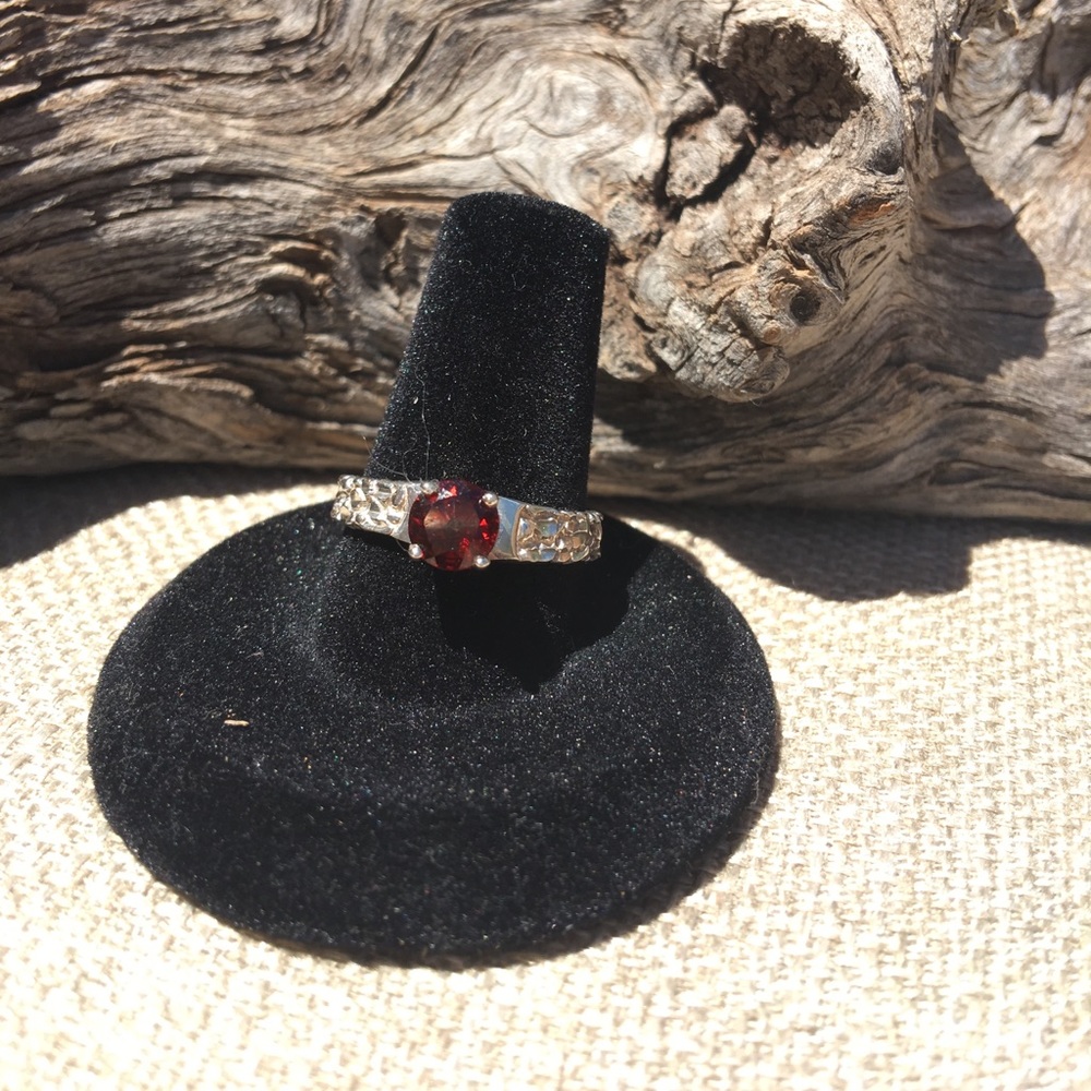 Ss garnet ring