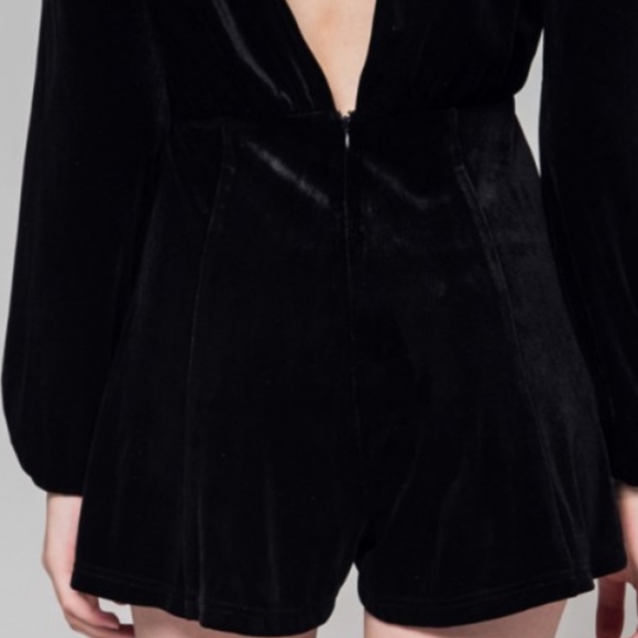 HONEY PUNCH BLACK VELVET V NECK ROMPER - Picture 6 of 6