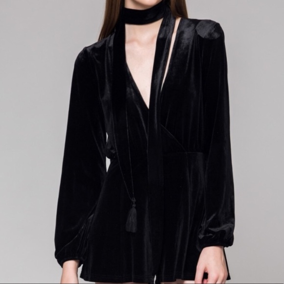 HONEY PUNCH BLACK VELVET V NECK ROMPER - Picture 2 of 6