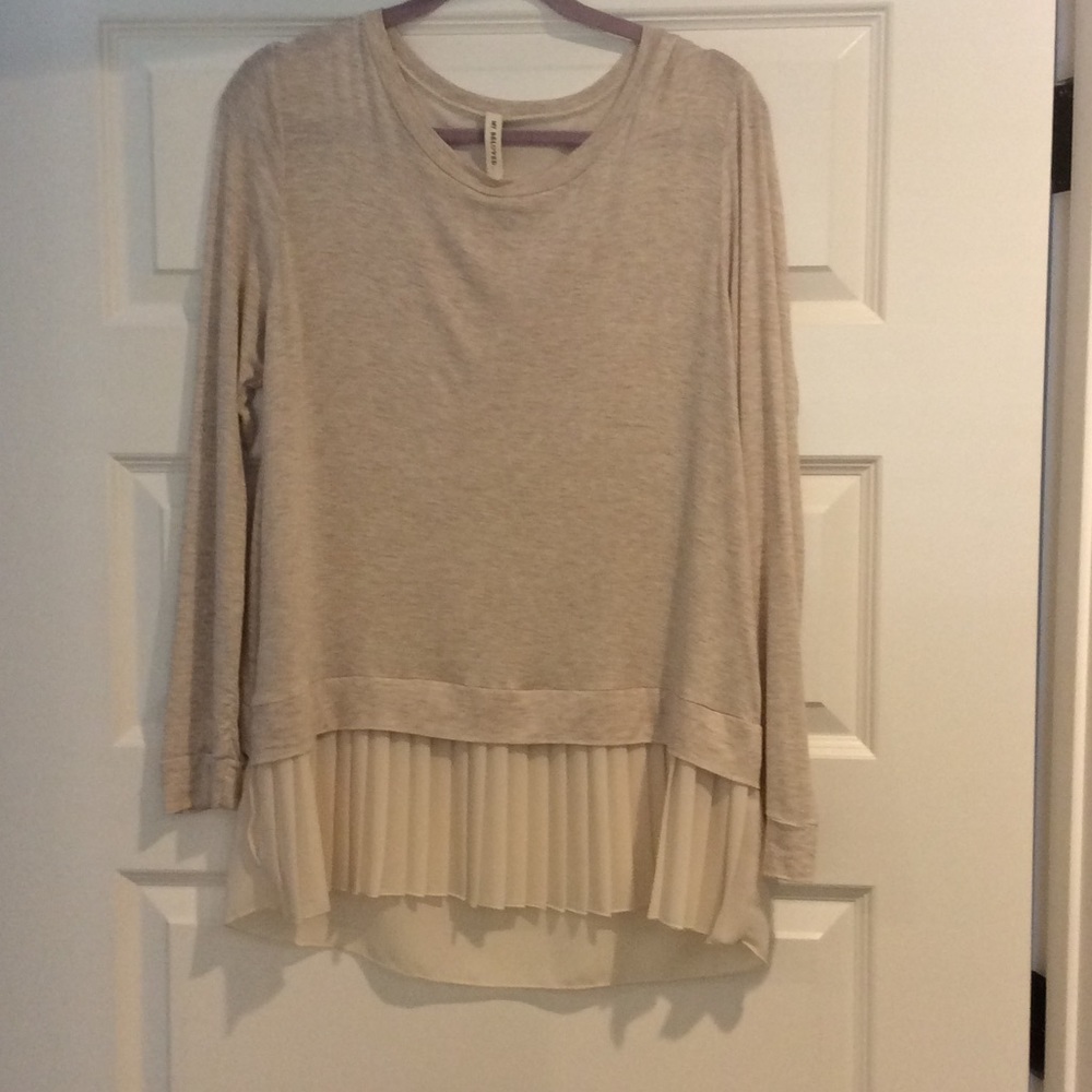 Light weight long sleeve top