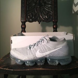 WMNS Nike Air Vapormax Flynit Size 10
