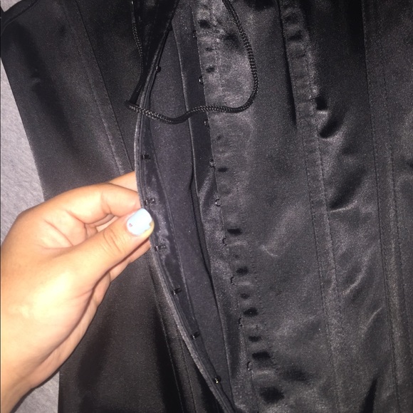 Black corset - Picture 4 of 4