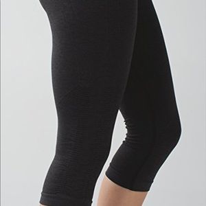 Size 4 black seamless crop