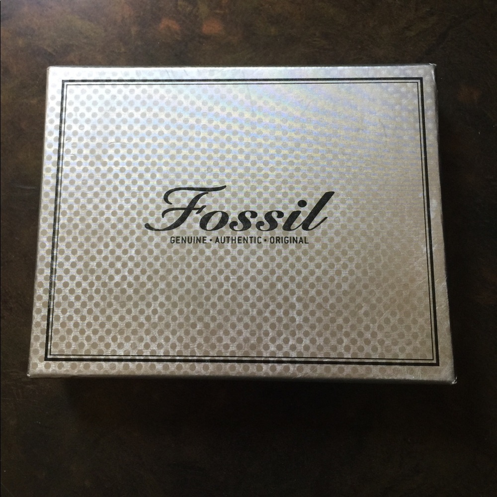 Fossil jewelry holder