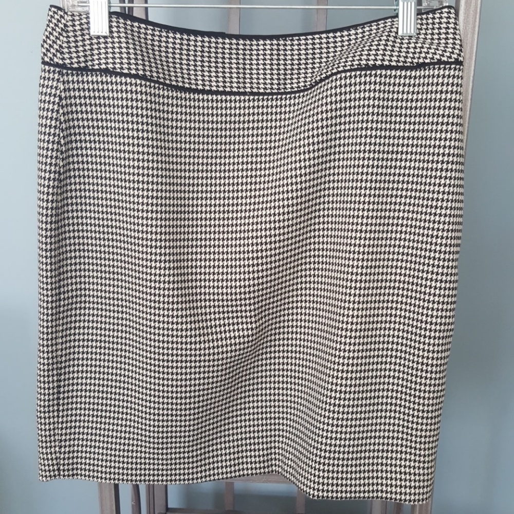 Pencil houndstooth skirt