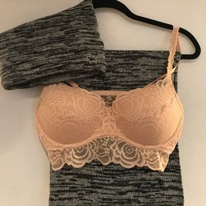 🌸💕Victoria's Secret Bundle: Bra, Hat, Scarf💕🌸