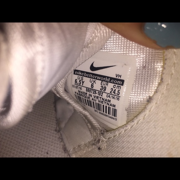 White nike Roshes - Picture 6 of 6