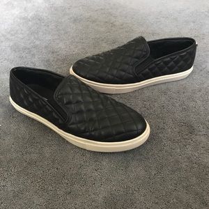 Sz. 10 Black Leather Steve Madden Slip-on Sneaker