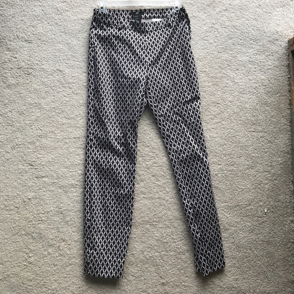 Black and white patterned skinny dress pant