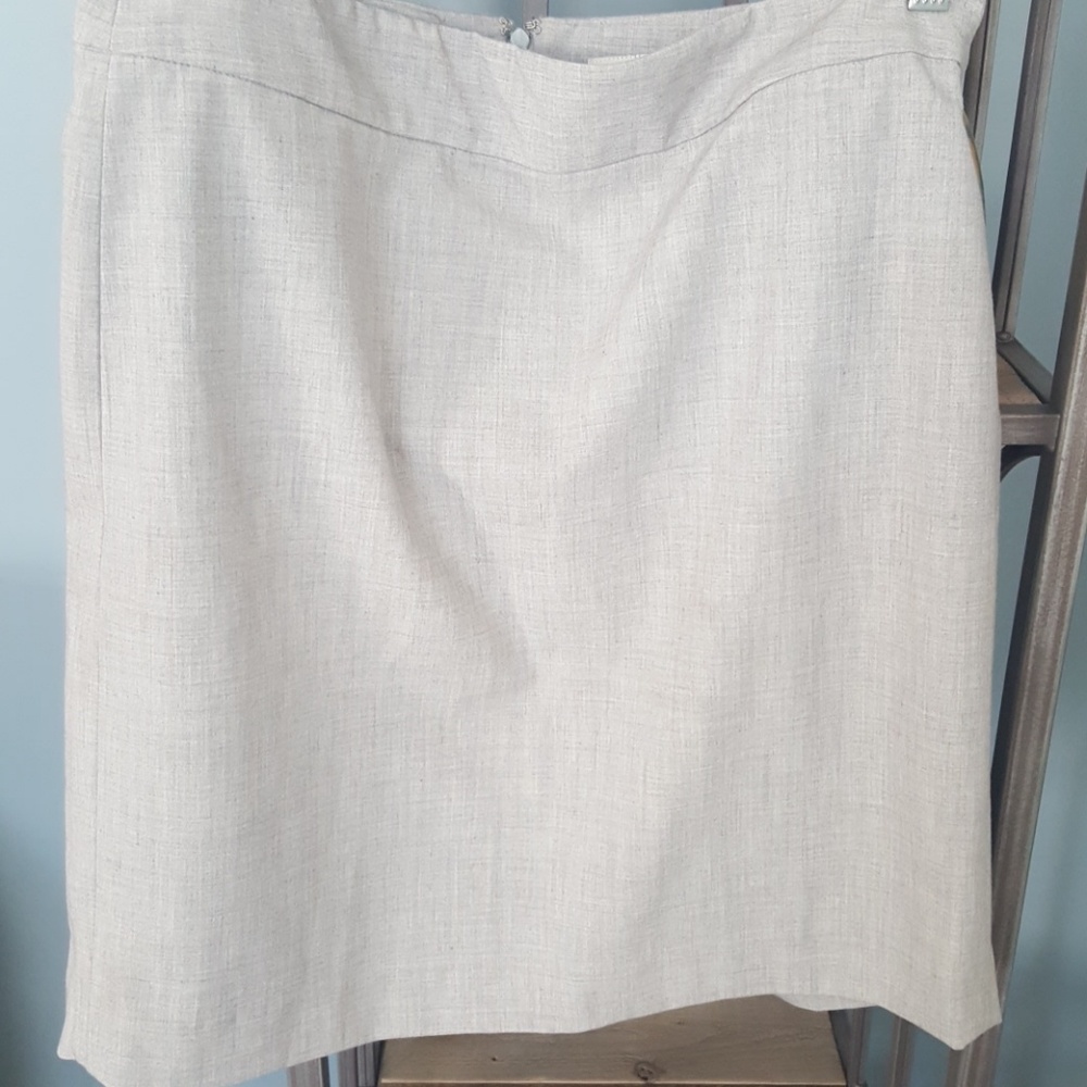 Gray pencil skirt